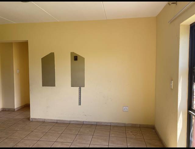 2 BEDROOM SECTIONAL TITLE FOR SALE IN RAVENSWOOD